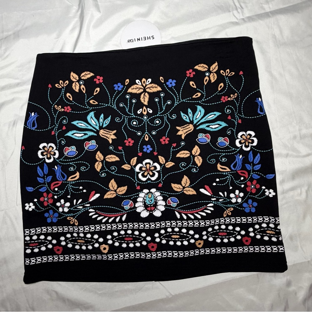 SHEIN Black Floral Embroidered Mini Skirt